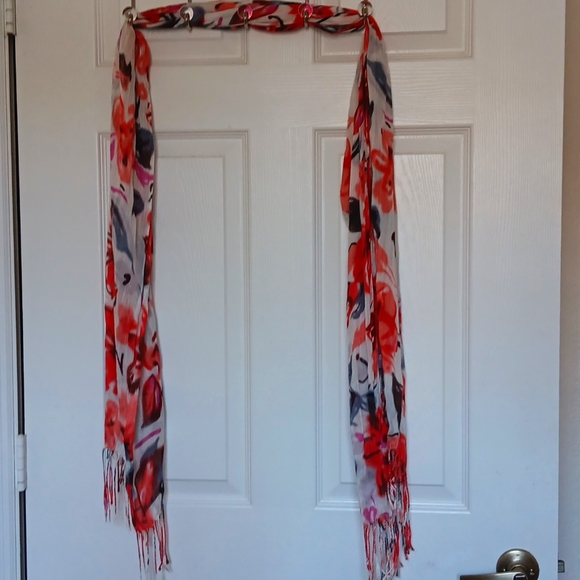 Spring ladies scarf/wrap - Picture 5 of 8